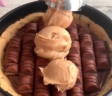 Ultimate Kinder Bueno Cookie Torta