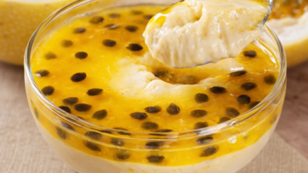 Mousse de Maracujá com Calda Especial