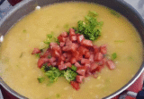 Caldo de mandioca com calabresa e bacon