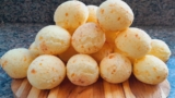 Pão de queijo com polvilho doce: Receita Barata