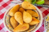 Coxinha de Frango Fácil, receita barata e completa!